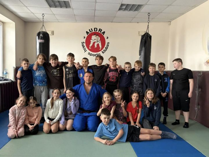 Pažintis su kovos menais bendradarbiaujant su Šakių „Varpo“ mokykla