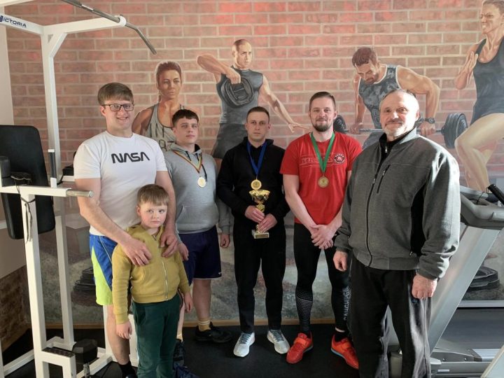 Pavasarinis štangos spaudimo turnyras skirtas sporto klubo „Audra“ 25 metų jubiliejaus progai paminėti