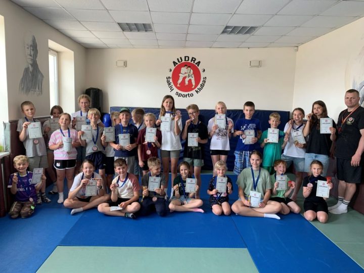 Vaikų vasaros sporto stovykla „Audringieji“ – įspūdžių kupina savaitė Šakiuose!