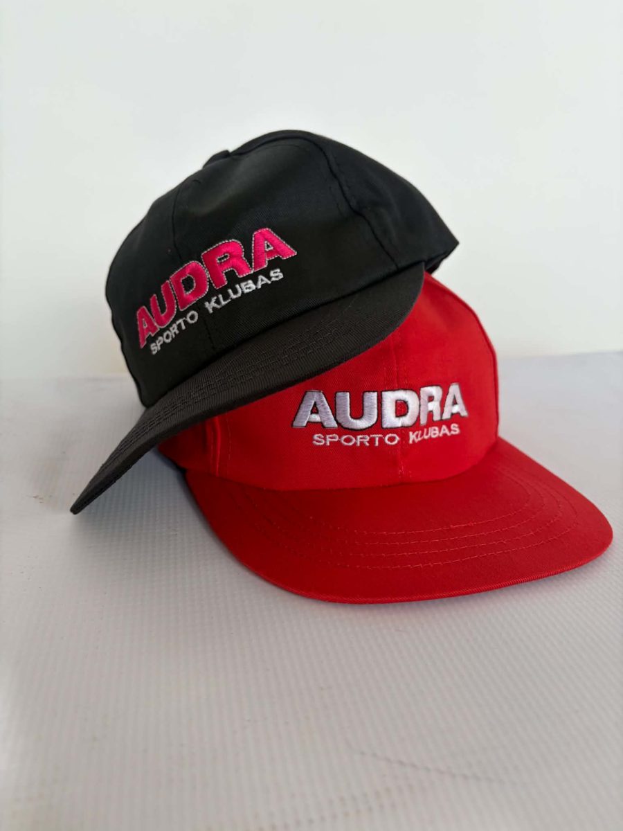 Kepuraitė (juoda/raudona)